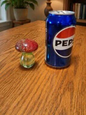 🌟 Uranium Vaseline Glass Mushroom – Glows Under UV! 🌟